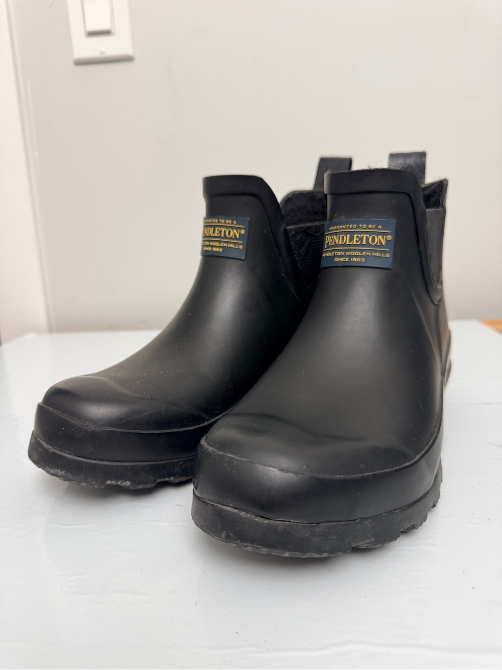 Pendleton Waterproof Rubber Chelsea Rain Boots Womens Size 7 Black Faux Fur Line